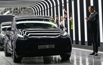 特斯拉德国的“超级工厂”开业，正式交付30辆Model Y！
